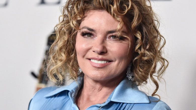Shania Twain: O Voce a Acceptării Într-o Lume a Schimbărilor – Mesajul Din Spatele Nudului și Menopauzei