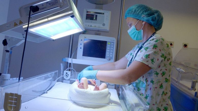 Îngrijirea nou-născutului prematur: Provocări și soluții în primele zile de viață