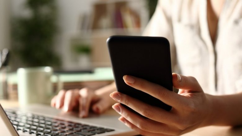 Personalitatea ta pe ecran: Ce dezvăluie modul în care ții telefonul despre tine
