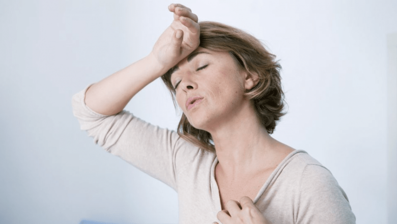 Înțelegerea Menopauzei: Semne, Simptome și Impactul Asupra Femeilor