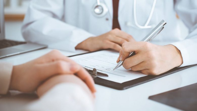 Pensiile de invaliditate: Drepturi, criterii și implicații sociale pentru persoanele afectate