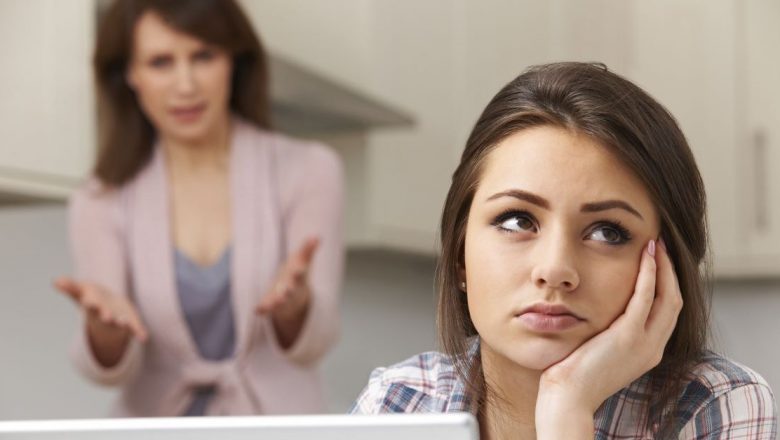 Comunicarea cu Adolescenții: Lucruri de Evitat pentru a Nu Le Afecta Dezvoltarea Emoțională