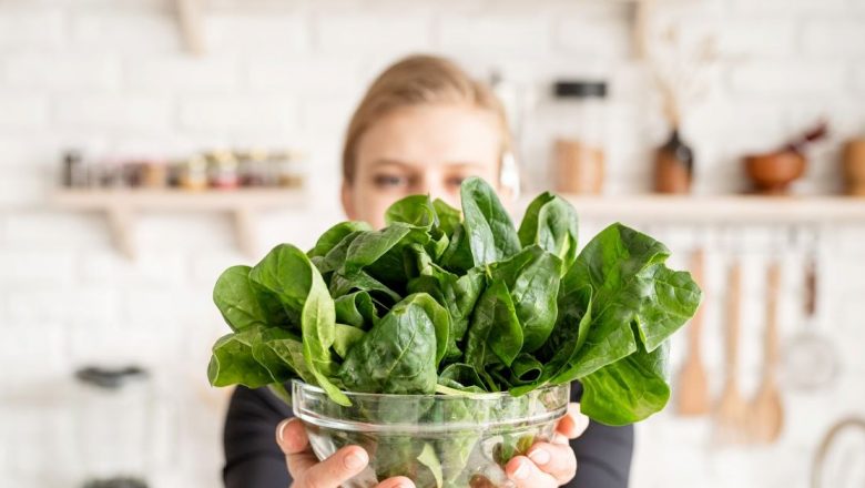 De ce să incluzi spanacul în dieta ta: 7 beneficii dovedite și impactul acestora asupra sănătății