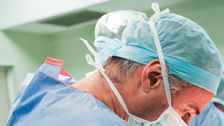 Inovație în Chirurgia Ortopedică: Protezarea Genunchiului cu Proteze 3D Personalizate în România