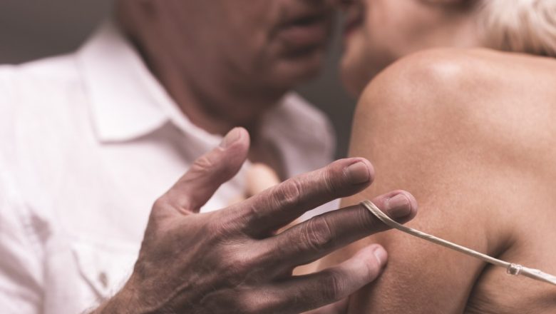 Orgasmele după menopauză: Mito sau realitate? O analiză detaliată a schimbărilor sexuale post-menopauză