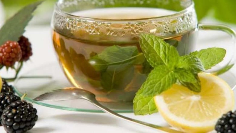 Remedii Naturale pentru Infecțiile Urinare: O Analiză Detaliată a Soluțiilor Naturiste