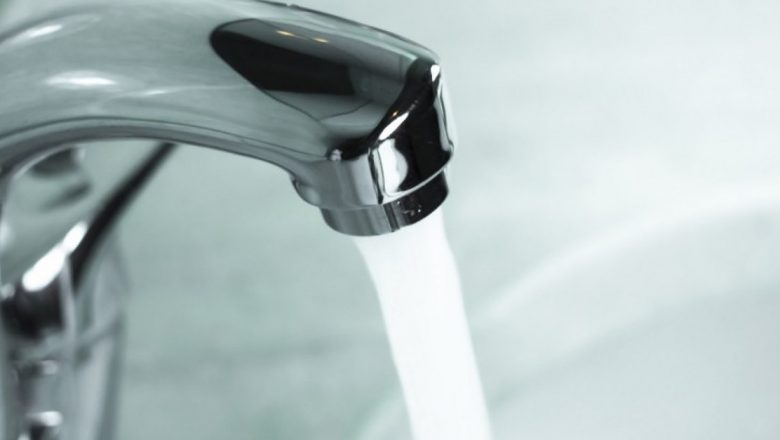 Fluorul în Apa de Robinet: Beneficii, Controverse și Riscuri Cancerigene