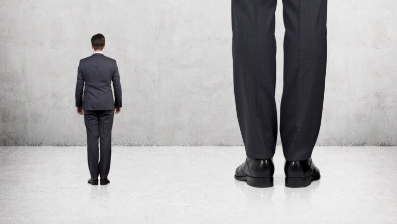 Beneficiile surprinzătoare ale înălțimii reduse: Ce avantaje pentru sănătate ai dacă ești scund?