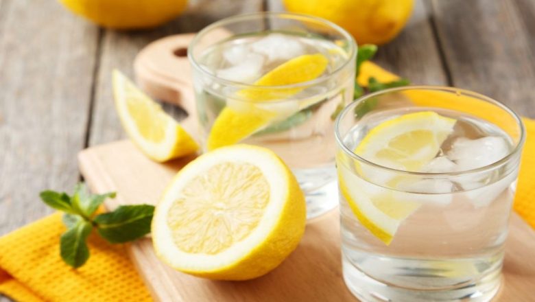 Beneficiile uimitoare ale apei cu lămâie: O rutină matinală pentru sănătate