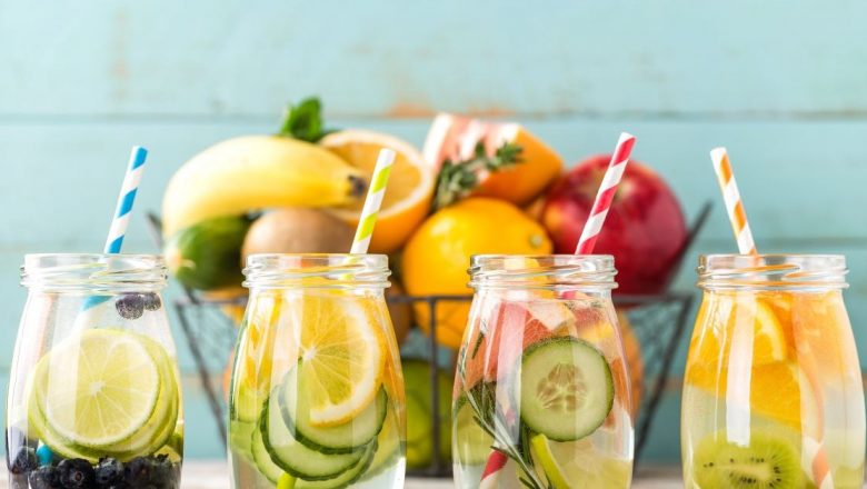 Apă infuzată cu fructe: O metodă delicioasă și sănătoasă pentru hidratare