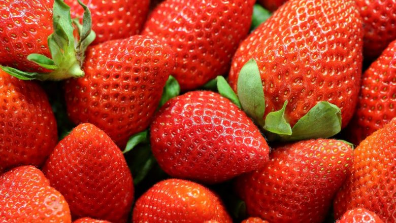 Importanța spălării căpșunelor în apă cu sare: o metodă esențială pentru siguranța alimentară
