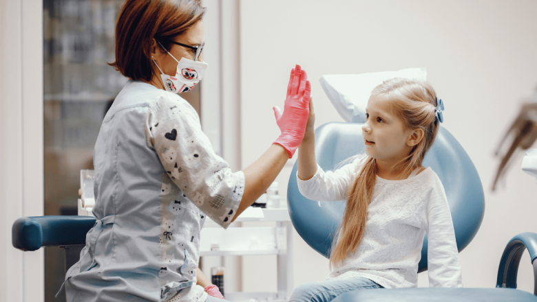 Rolul Crucial al Medicilor Stomatologi în Sănătatea Orală a Copiilor: O Investiție în Viitorul Zâmbetelor Sănătoase