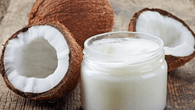 Uleiul de Cocos: Soluții Naturale pentru Tratarea Acneei și Mătreții