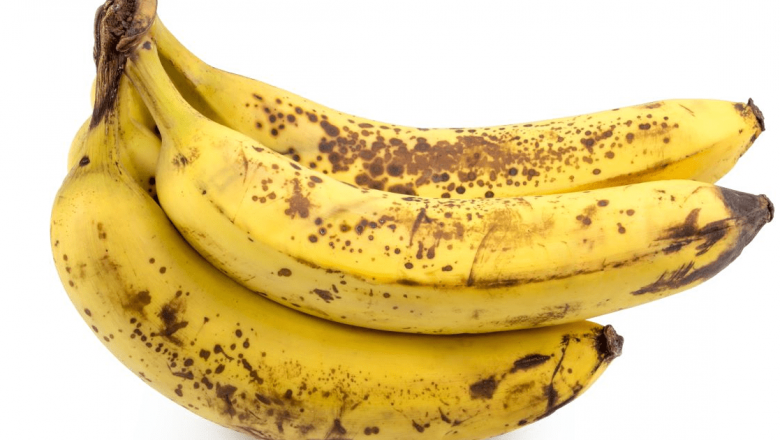 Utilizări Inedite ale Bananelor Înnegrite: De la Delicii Alimentare la Soluții Eco-Friendly