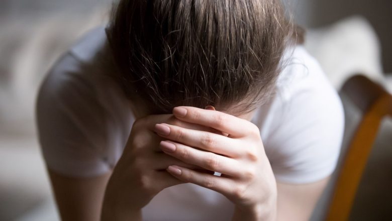Semne Timpurii ale Schizofreniei: Cum să Recunoaștem și să Intervenim