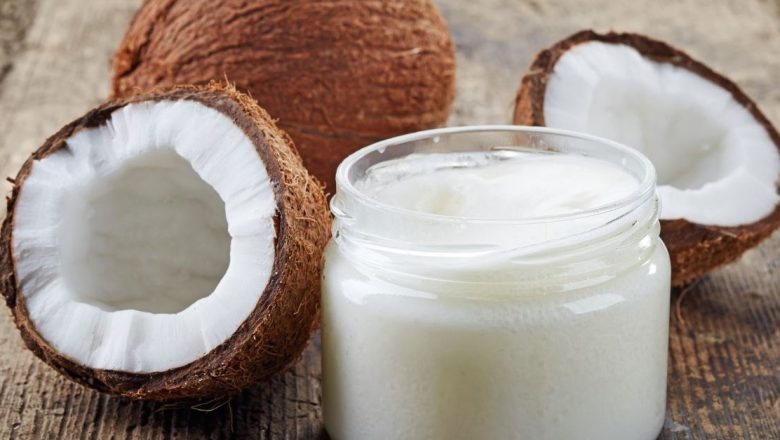 Beneficiile uleiului de cocos: Tratament pentru acnee și mătreață?