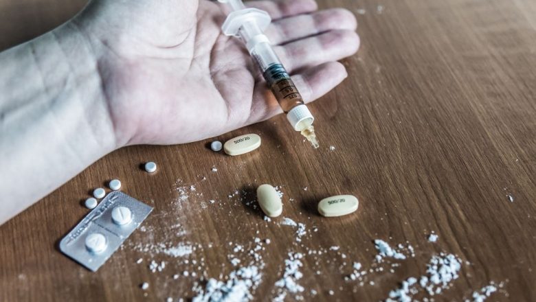 Fentanilul: O criză de sănătate publică globală și semnele supradozei