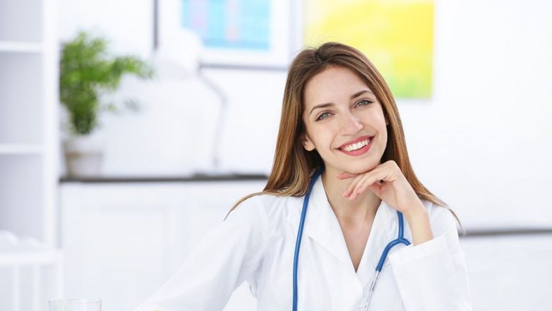 Nutriționiștii în România: De la Tehnicieni la Medici – O Privire Asupra Pregătirii și Reglementărilor