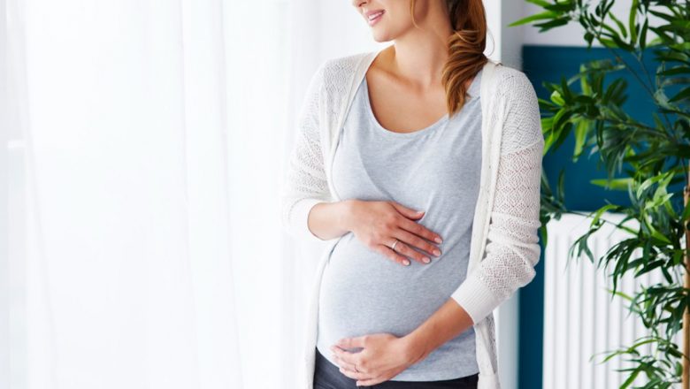 Transformările Corpului Feminin în Timpul Sarcinii: O Analiză Detaliată a Fiecărui Trimestru