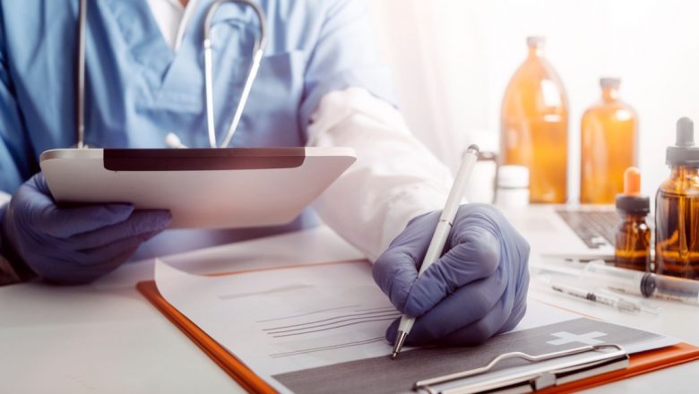 Investigații Medicale Esențiale După 50 de Ani: Ghidul Complet pentru Menținerea Sănătății