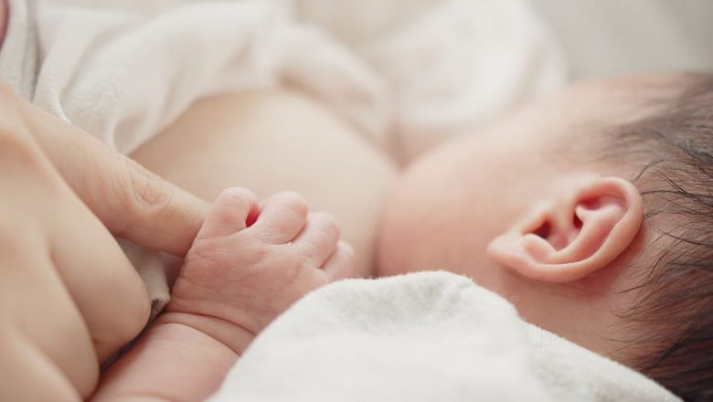Provocările și beneficiile alăptării: O analiză detaliată a sfaturilor și experiențelor mamelor