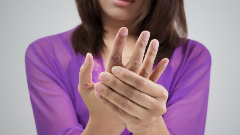 Amorțelile mâinilor: Cauze, diagnostice și implicații pentru sănătate