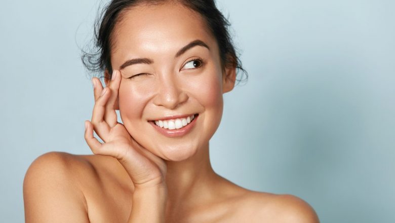 Îmbătrânirea Pielii: Suplimentele Alimentare Esențiale Recomandate de Dermatologi pentru o Ten Sănătos