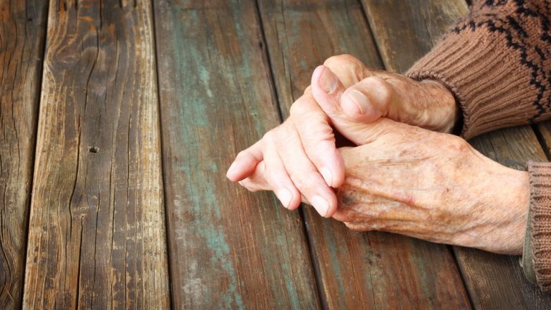 Semnele Timpurii ale Demenței: Ce Ne Pot Spune Mâinile Despre Sănătatea Noastră Mentală