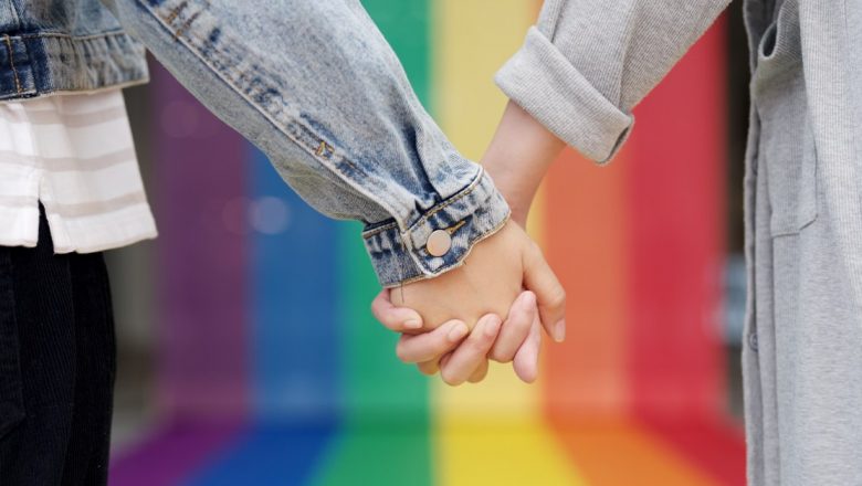 Înțelegerea Abrosexualității: O Explorare a Diversității Sexualității Umane