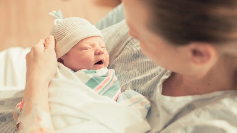 Consilierea psihologică gratuită pentru proaspetele mame: O resursă esențială în perioada post-natală