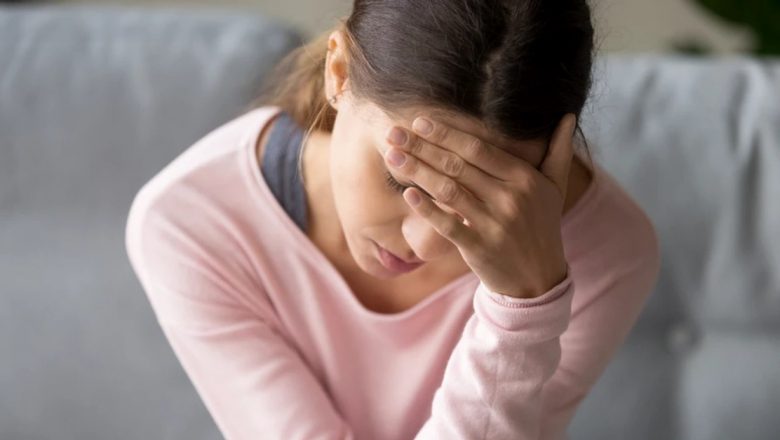 Cum să navighezi prin tumultul unei despărțiri: Ghidul despre etapele durerii și vindecării