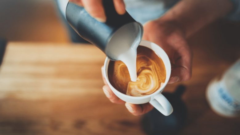 De ce laptele din cafea ar putea să fie o alegere nesănătoasă: Analiza expertului neurolog Robert Love