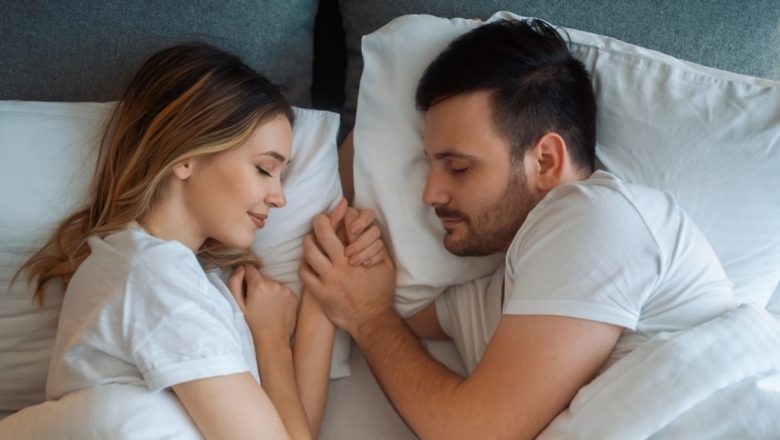 Impactul somnului separat asupra sănătății și relațiilor: Ce se întâmplă cu corpul tău când nu mai dormi în pat cu partenerul?
