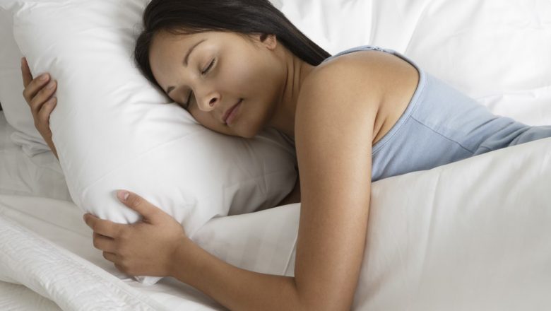 Impactul pernelor înalte asupra sănătății: un risc neglijat pentru accidentele vasculare cerebrale