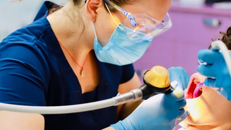 Aparatele dentare: Adevăruri și mituri în căutarea unui zâmbet perfect