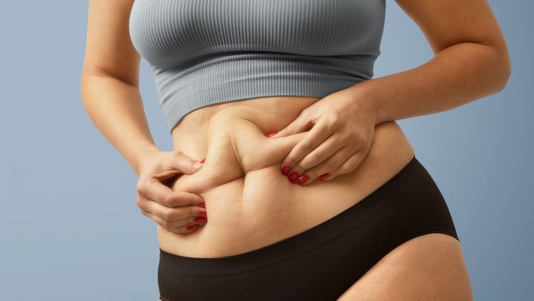Descoperă Metoda Japoneză pentru a Scăpa de Grăsimea de pe Burtă: Exercițiul de 5 Minute care Promite Rezultate