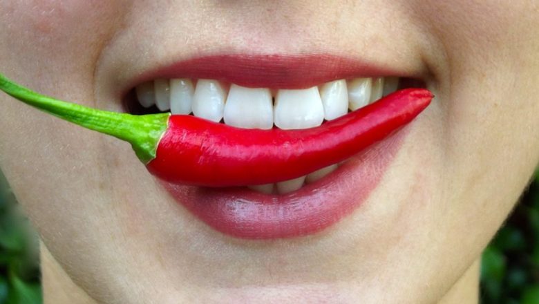 Impactul alimentelor picante asupra organismului: Beneficii și riscuri