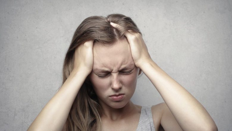 Semnificațiile ascunse ale durerii de cap: O analiză profundă a impactului fizic și emoțional