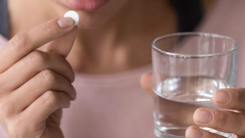 Paracetamol vs. Ibuprofen: O Analiză Detaliată a Eficienței și Riscurilor