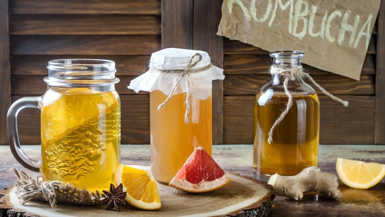 Kombucha: Elixirul Sănătății Intestinale și Potențialul său în Lupta împotriva Cancerului