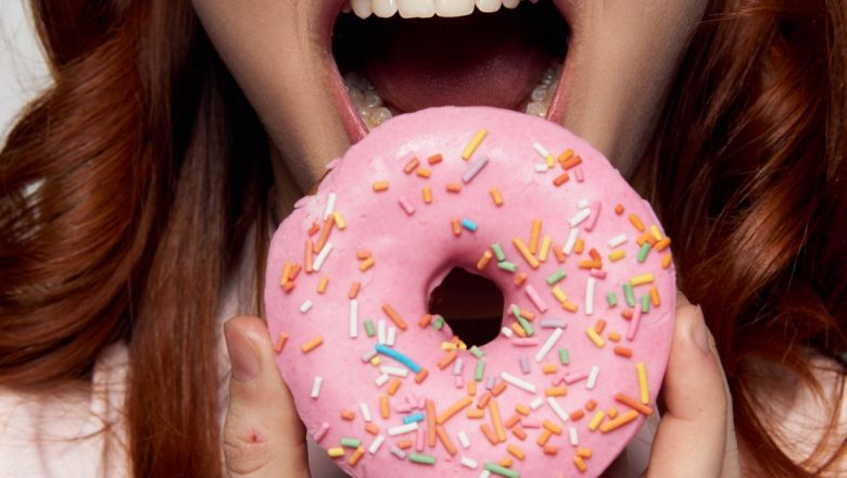 Alimentele care îți sporesc foamea: De ce să le eviți pentru o dietă echilibrată