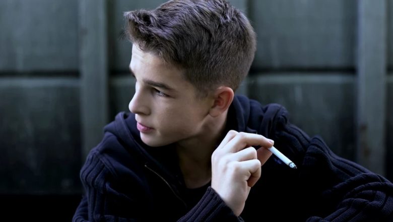 Cum să Abordezi Fumatul Adolescenților: Ghid pentru Părinți