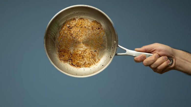 Curățarea Oalelor și Tigăilor: Soluții Naturale pentru Grăsimea Incomoda