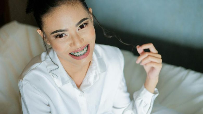 Rolul Aparatelor Dentare în Corectarea Dinților: Beneficii pentru Sănătatea Orală și Generală