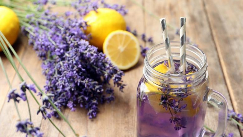 Limonada cu Lavandă: Beneficii Terapeutice și Rețeta Ideală pentru Sănătate