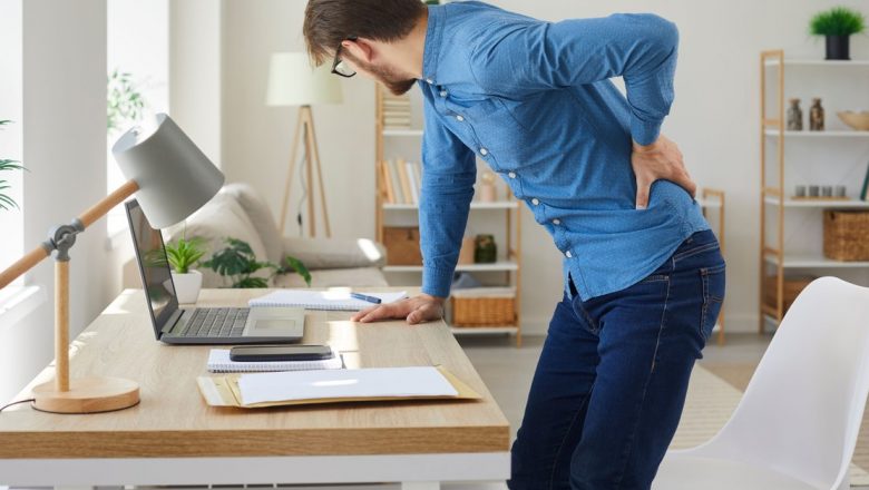 Obiceiuri Zilnice Care Pot Provoca Dureri de Spate: O Analiză Detaliată