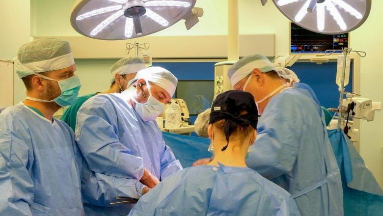 Inovație în Chirurgia Oncologică: O Pacientă cu Cancer Ovarian Salvată printr-o Procedură Revoluționară la Sibiu