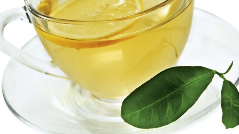 Ceaiul Verde: Soluția Naturală pentru Reducerea Colesterolului?