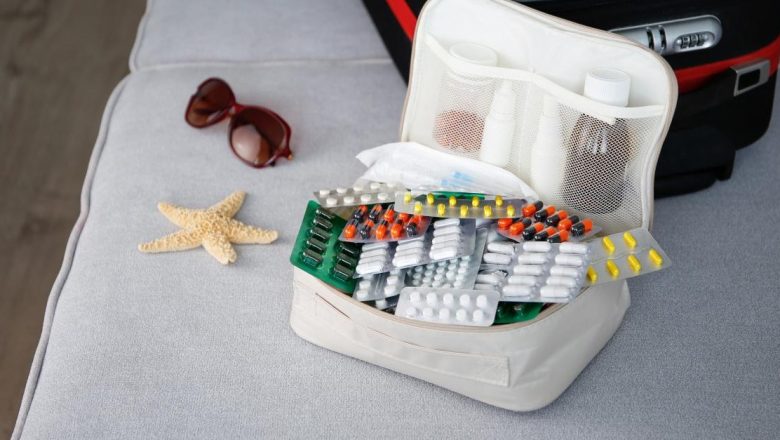 Trusa Medicală de Vacanță: Ghid Complet pentru O Călătorie Fără Griji