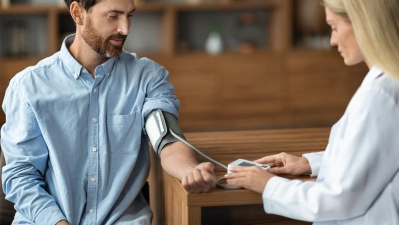 Cum să gestionezi hipotensiunea: Alimente și strategii pentru creșterea tensiunii arteriale
